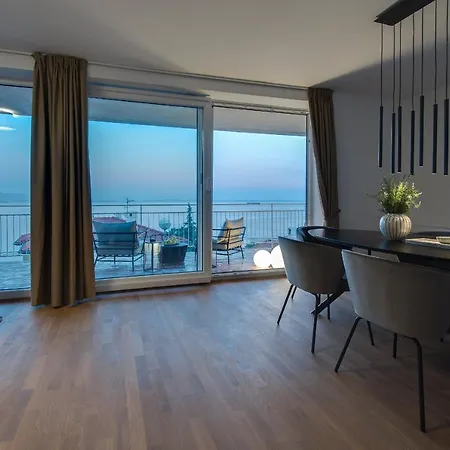 Апартаменты Premium With Beautiful Sea View, Short Walk To The Sea *