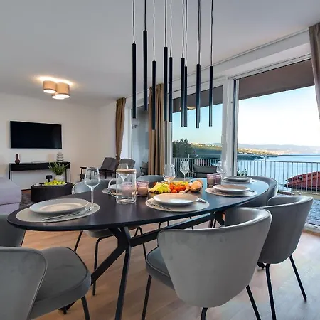 Апартаменты Premium With Beautiful Sea View, Short Walk To The Sea Опатия
