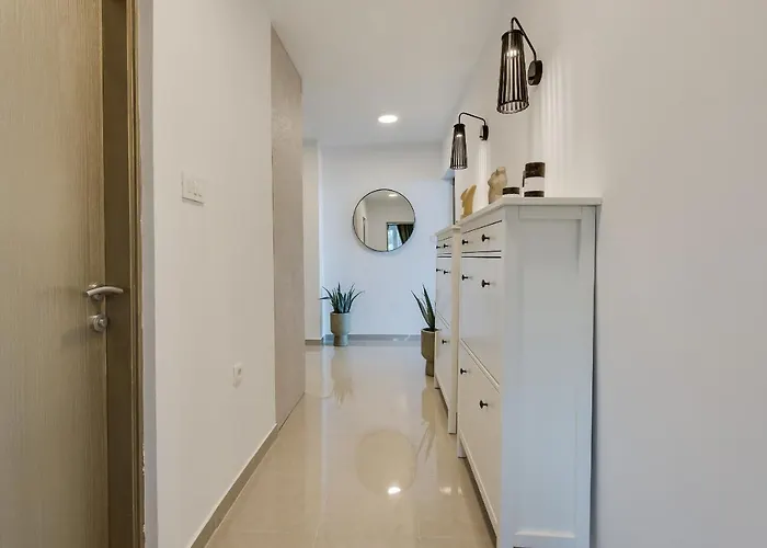 Premium With Beautiful Sea View, Short Walk To The Sea * أوباتيا