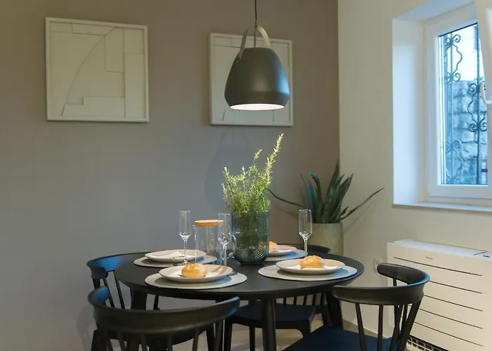Premium With Beautiful Sea View, Short Walk To The Sea شقة *