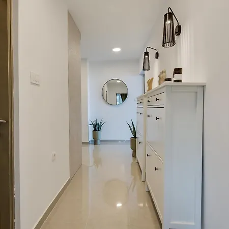 Premium With Beautiful Sea View, Short Walk To The Sea * Οπατία