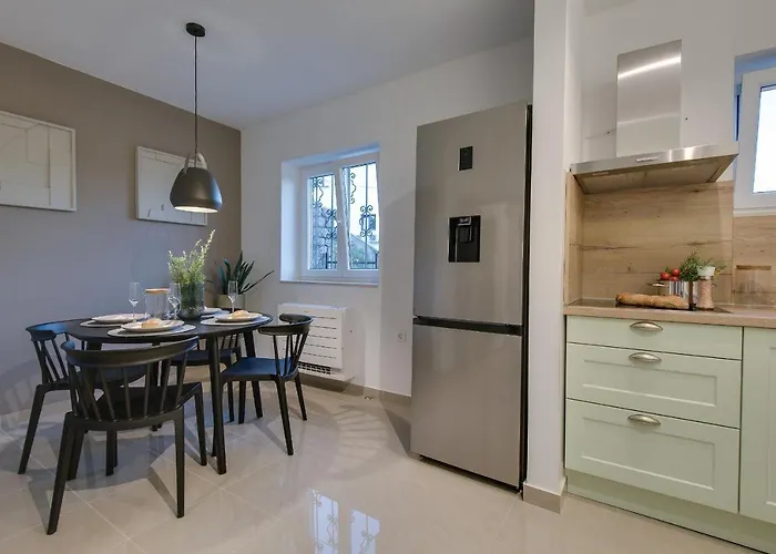 Premium With Beautiful Sea View, Short Walk To The Sea Apartman *