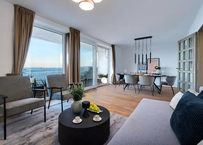 Premium With Beautiful Sea View, Short Walk To The Sea Apartman *