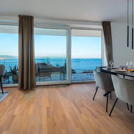 Premium With Beautiful Sea View, Short Walk To The Sea *