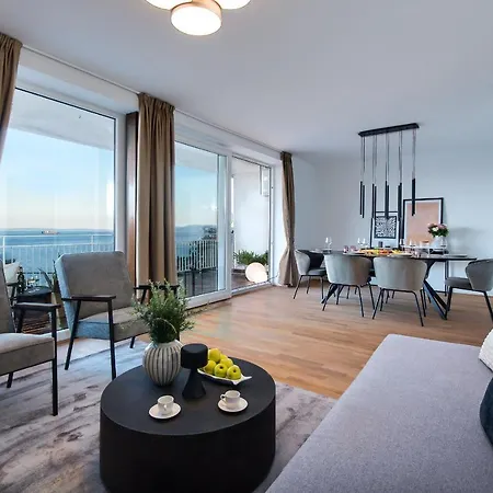 Premium With Beautiful Sea View, Short Walk To The Sea Appartement *